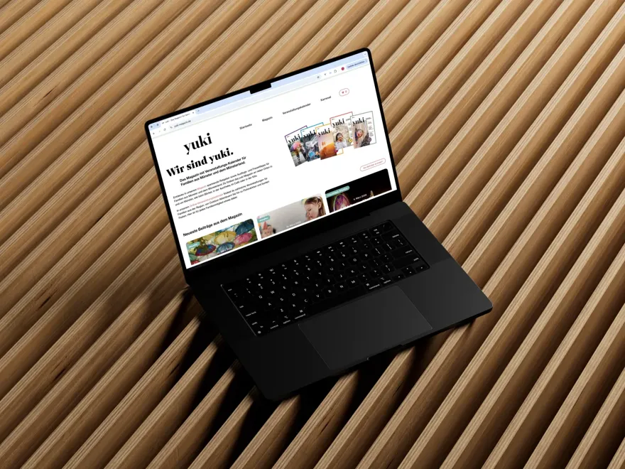 Laptop mit dem Veranstaltungsportal Yuki